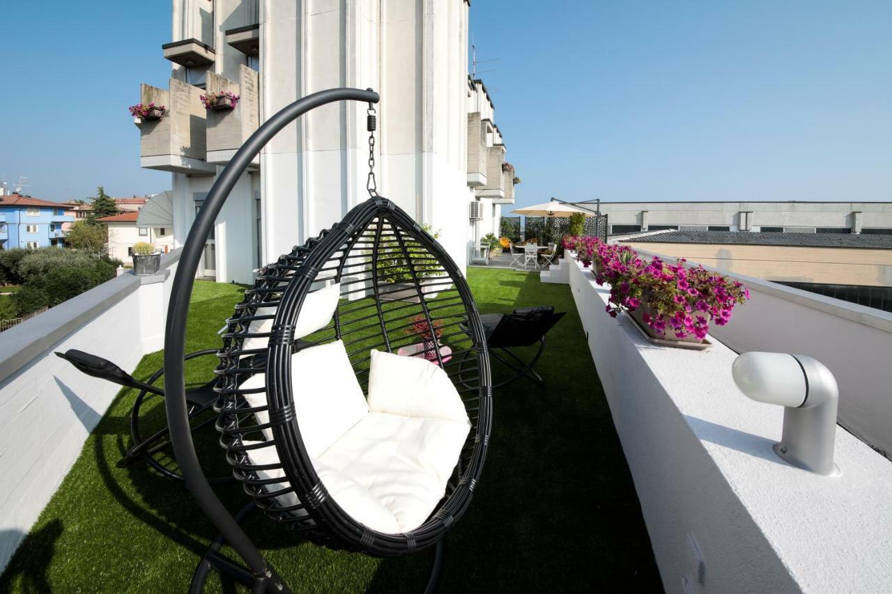 Sunseeker - 80 Mq Di Terrazzo Da Sogno Desenzano del Garda Luaran gambar
